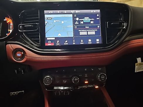 Used 2025 Dodge Durango SRT Hellcat image 9