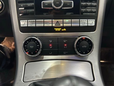 Used 2013 Mercedes-Benz SLK 350 image 21