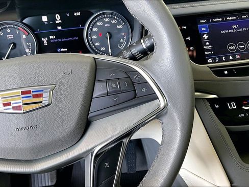 Used 2023 Cadillac XT5 Premium Luxury w/ Technology Package FWD image 8