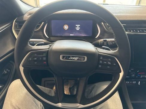 Used 2023 Jeep Grand Cherokee Altitude AWD/4WD image 31