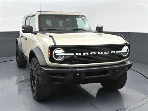 Used 2025 Ford Bronco Badlands AWD/4WD image 3