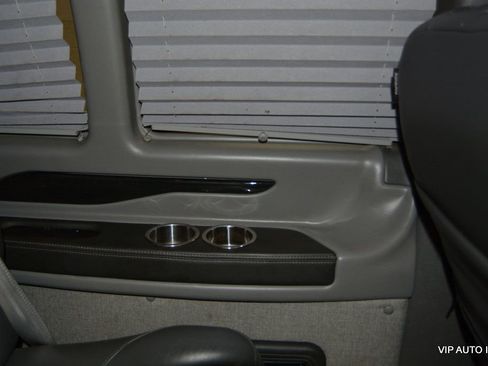 Used 2020 GMC Savana 2500 Extended w/ Enhanced Convenience Package image 31