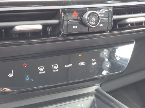 Used 2025 Nissan Kicks SR w/ SR Premium Package FWD image 22