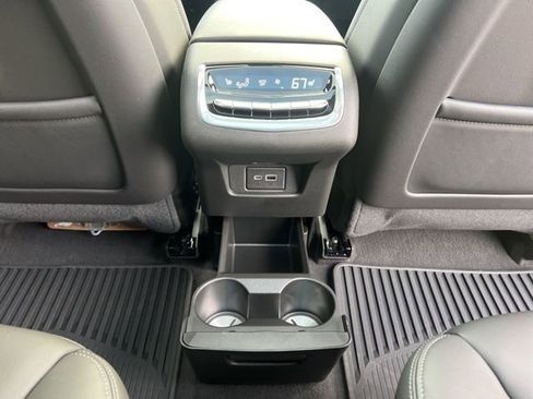Used 2025 Cadillac XT6 Premium Luxury image 36
