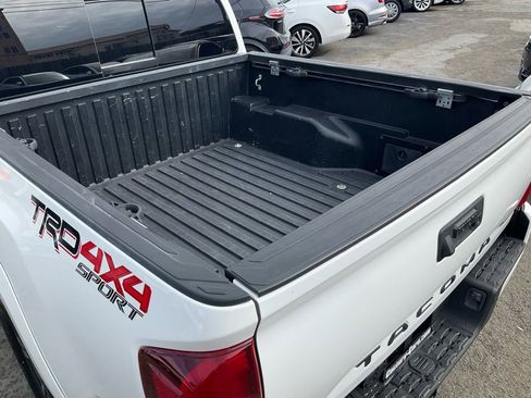 Used 2019 Toyota Tacoma TRD Sport image 79