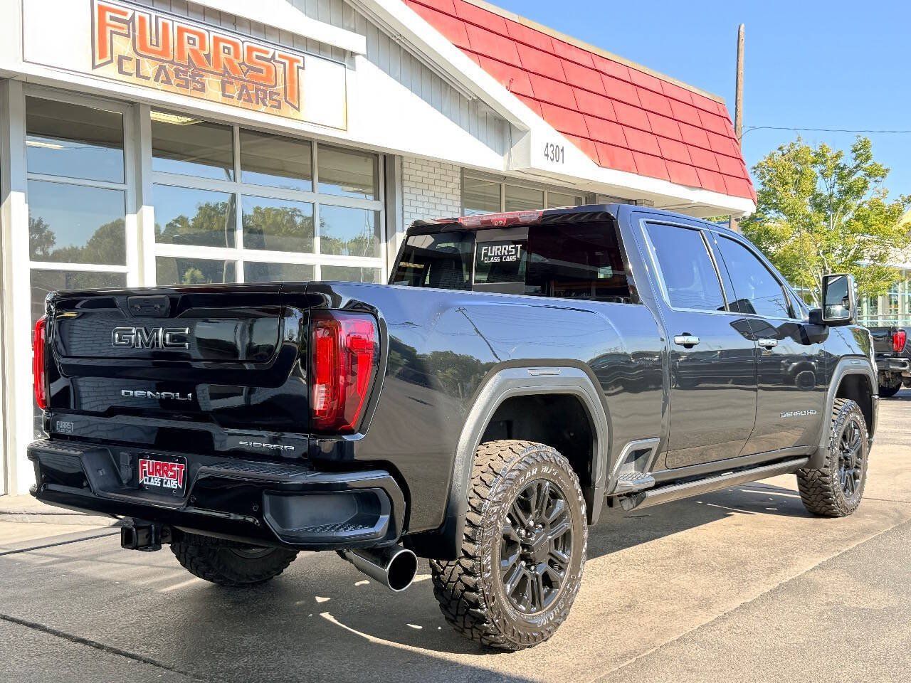 Used 2021 GMC Sierra 2500 Denali w/ Denali Black Diamond Edition AWD/4WD image 3