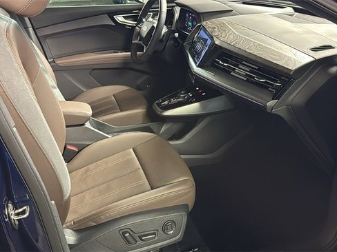 Used 2024 Audi Q4 e-tron Prestige image 9