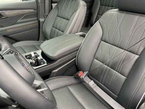 Used 2026 Buick Enclave Avenir w/ Super Cruise Package FWD image 16