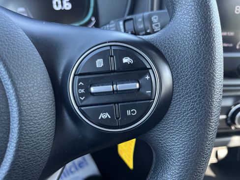 Used 2025 Kia Soul LX w/ LX Technology Package FWD image 26