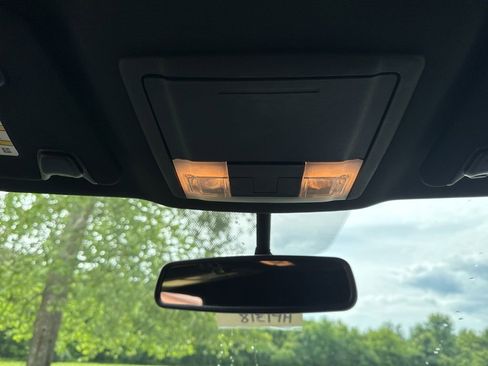 Used 2018 Ford Explorer XLT w/ Equipment Group 201A AWD/4WD image 25