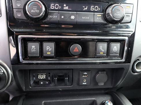 Used 2017 Nissan Titan Platinum Reserve AWD/4WD image 33