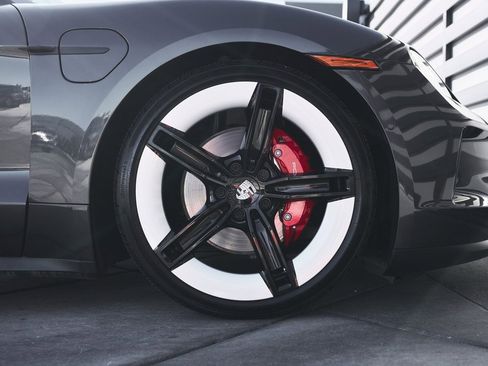 Used 2025 Porsche Taycan 4S w/ Premium Package image 20