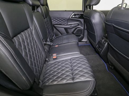 Used 2024 Mitsubishi Outlander 4WD Plug-In Hybrid image 23