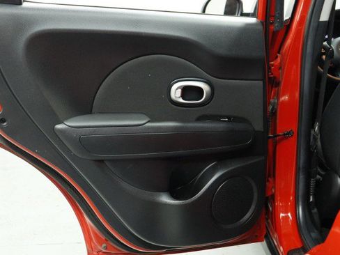 Used 2018 Kia Soul + FWD image 32
