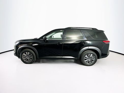 Used 2025 Nissan Pathfinder SV image 4