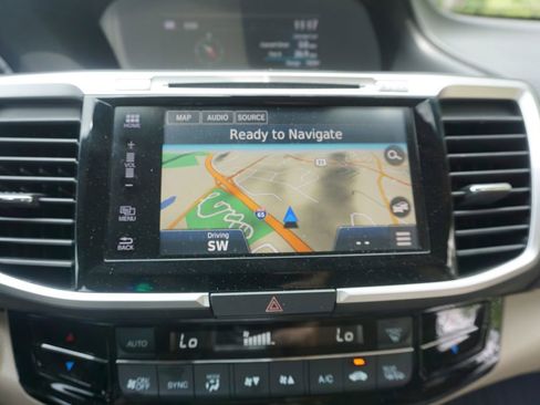 Used 2016 Honda Accord Touring image 10