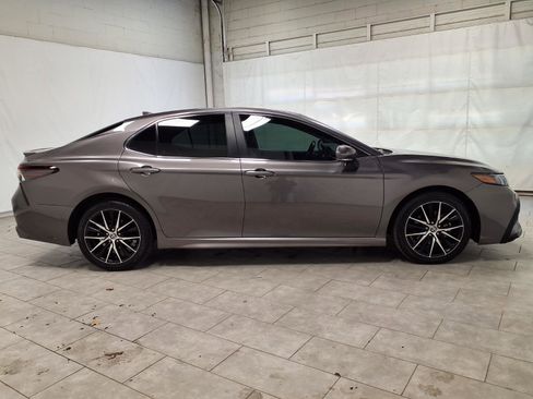 Used 2023 Toyota Camry SE w/ Convenience Package image 10