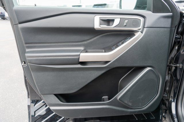 Used 2023 Ford Explorer XLT AWD/4WD image 17