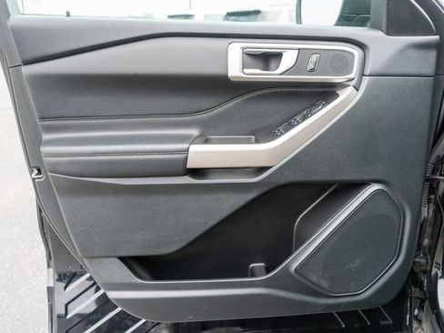 Used 2023 Ford Explorer XLT AWD/4WD image 17