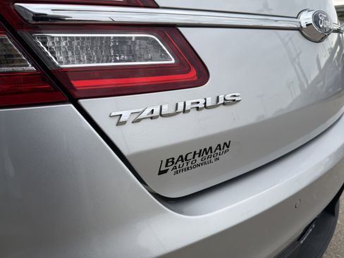 Used 2014 Ford Taurus Limited w/ Equipment Group 301A FWD image 9
