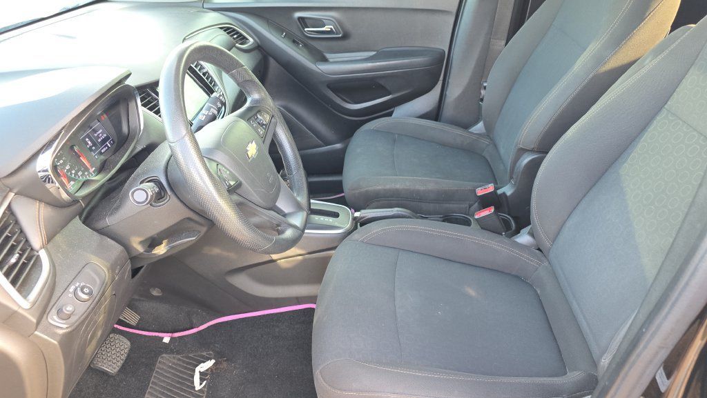 Used 2020 Chevrolet Trax LS w/ Tint and Cruise Package FWD image 16