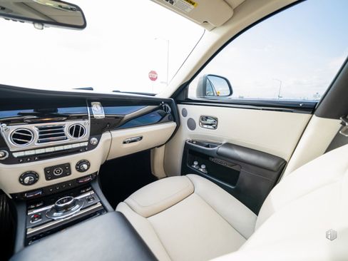 Used 2016 Rolls-Royce Ghost image 26