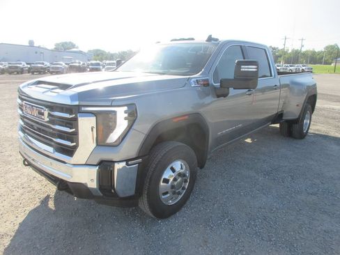 New 2026 GMC Sierra 3500 SLE w/ SLE Value Package AWD/4WD image 10