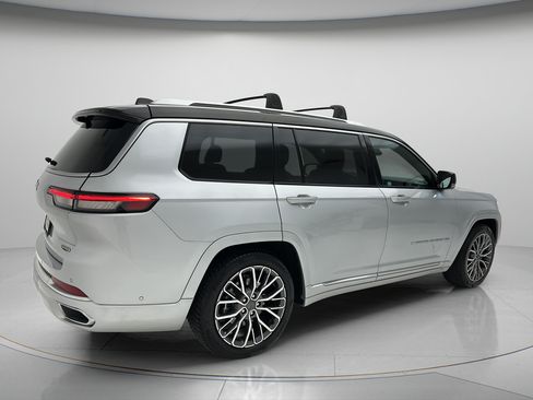 Used 2023 Jeep Grand Cherokee L Summit AWD/4WD image 5
