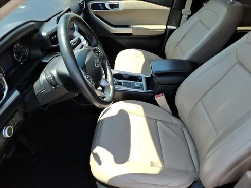 Used 2022 Ford Explorer XLT AWD/4WD image 12