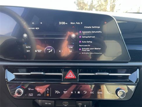 Certified 2025 Kia Niro EX image 19