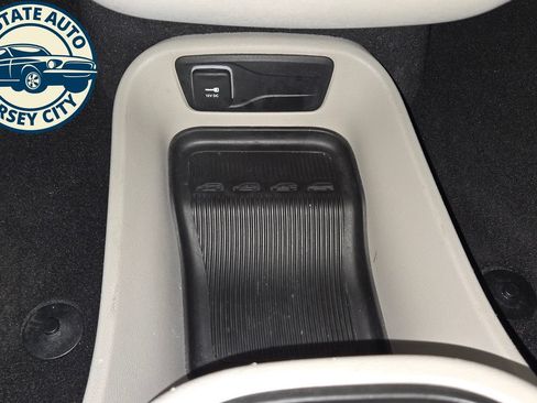 Used 2024 Chrysler Pacifica Limited FWD image 24
