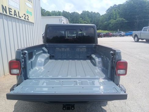 New 2025 Jeep Gladiator Sport image 6