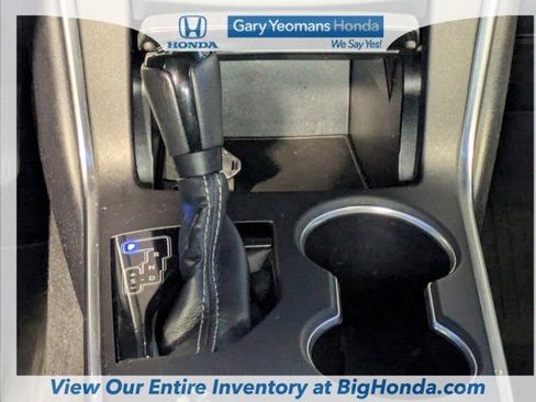 Used 2016 Toyota Camry SE image 17