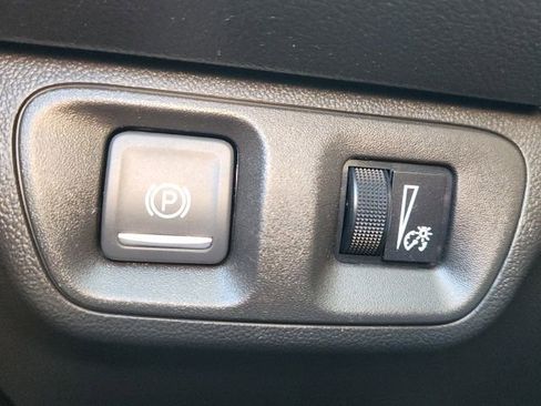 Used 2023 GMC Acadia SLT image 34