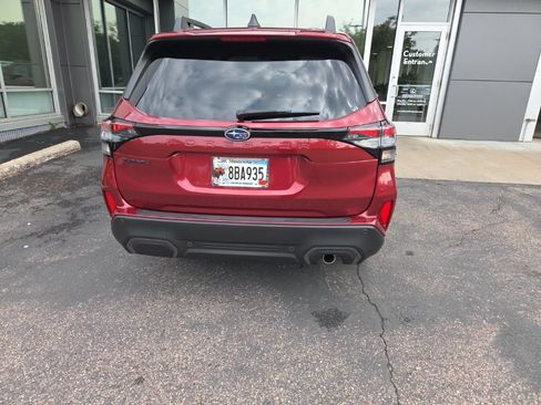 Used 2025 Subaru Forester Limited AWD/4WD image 11