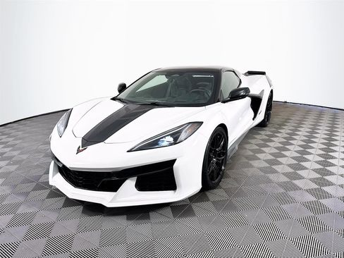 Used 2025 Chevrolet Corvette Z06 image 3