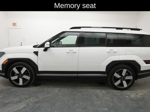 Used 2025 Hyundai Santa Fe Limited AWD/4WD image 4