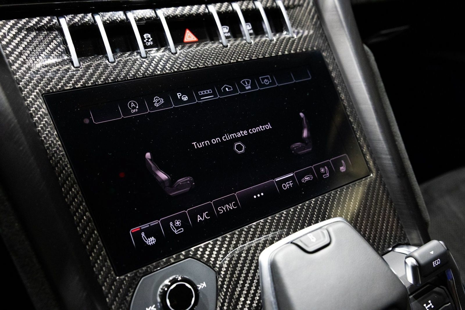 Used 2024 Lamborghini Urus Performante AWD/4WD image 32