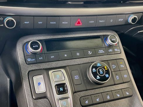 Used 2023 Hyundai Palisade Limited w/ Winter Package image 16