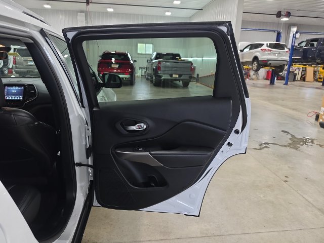 Used 2020 Jeep Cherokee Limited AWD/4WD image 29