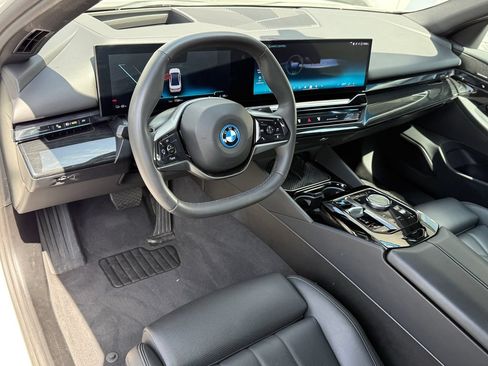 Used 2024 BMW i5 eDrive40i w/ Premium Package RWD image 24