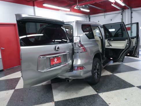 Used 2023 Lexus GX 460 Premium w/ Premium Package AWD/4WD image 30