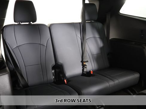 Used 2023 Buick Enclave Essence w/ Sport Touring Edition FWD image 7