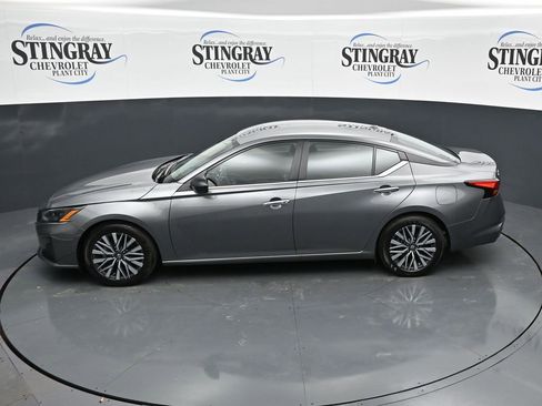 Used 2025 Nissan Altima 2.5 SV FWD image 21