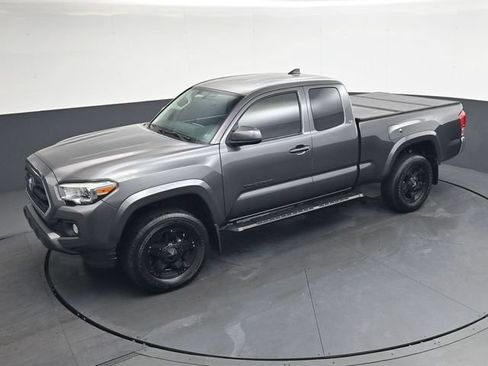 Used 2016 Toyota Tacoma SR5 w/ SR5 Appearance Package (SN) AWD/4WD image 26