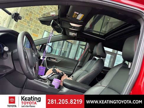 Used 2025 Toyota RAV4 SE w/ Weather & Moonroof Package image 17