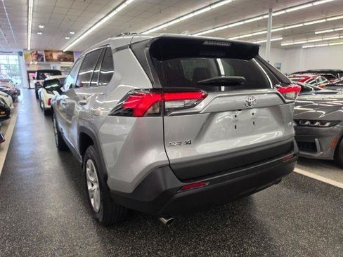 Used 2021 Toyota RAV4 LE FWD image 7