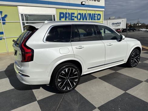 Used 2025 Volvo XC90 B6 Plus image 10