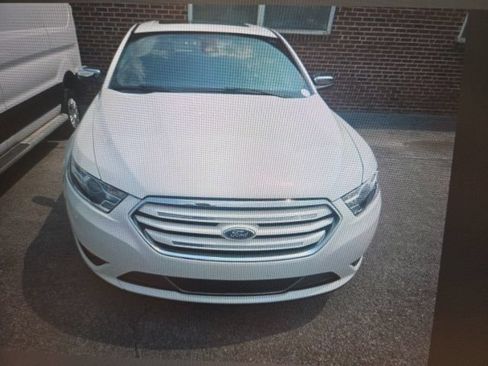 Used 2017 Ford Taurus Limited AWD/4WD image 2