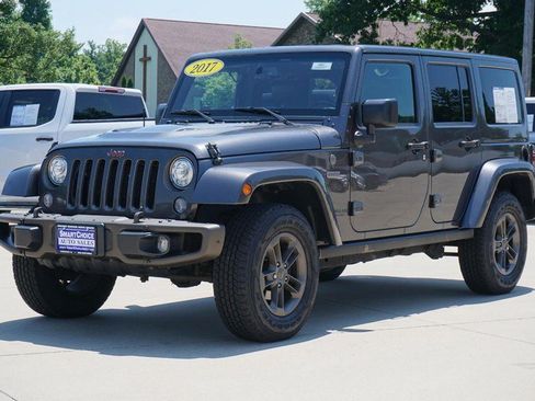 Used 2017 Jeep Wrangler Unlimited Sahara AWD/4WD image 7